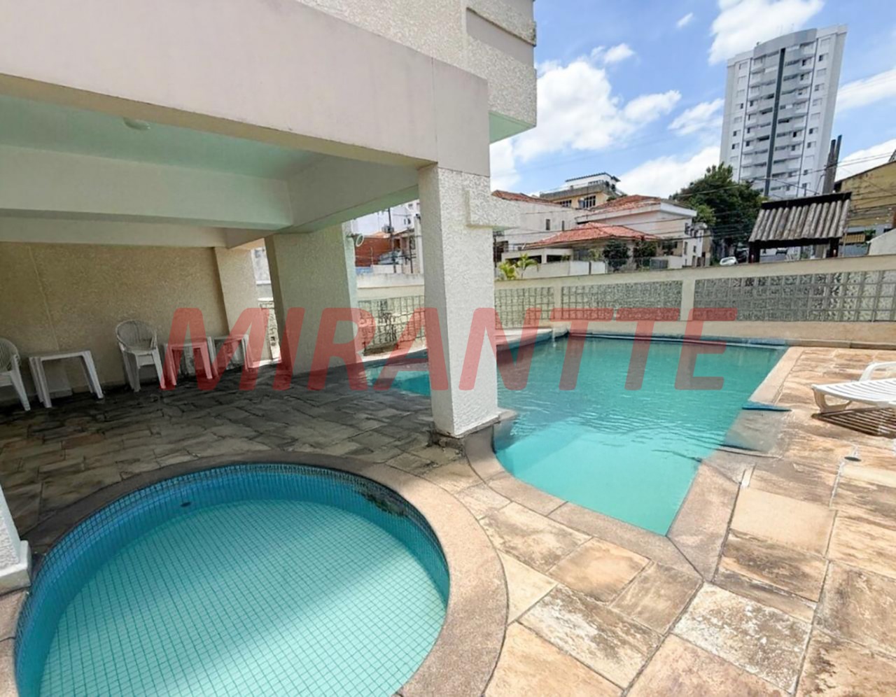 Apartamento de 86000m² com 3 quartos em Água Fria