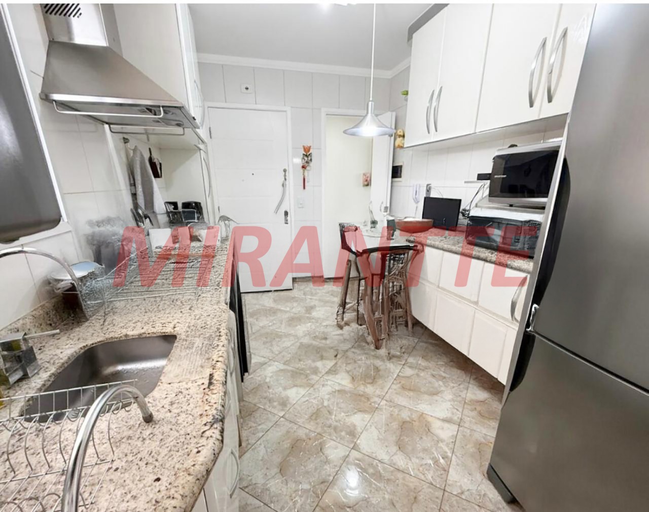 Apartamento de 86000m² com 3 quartos em Água Fria