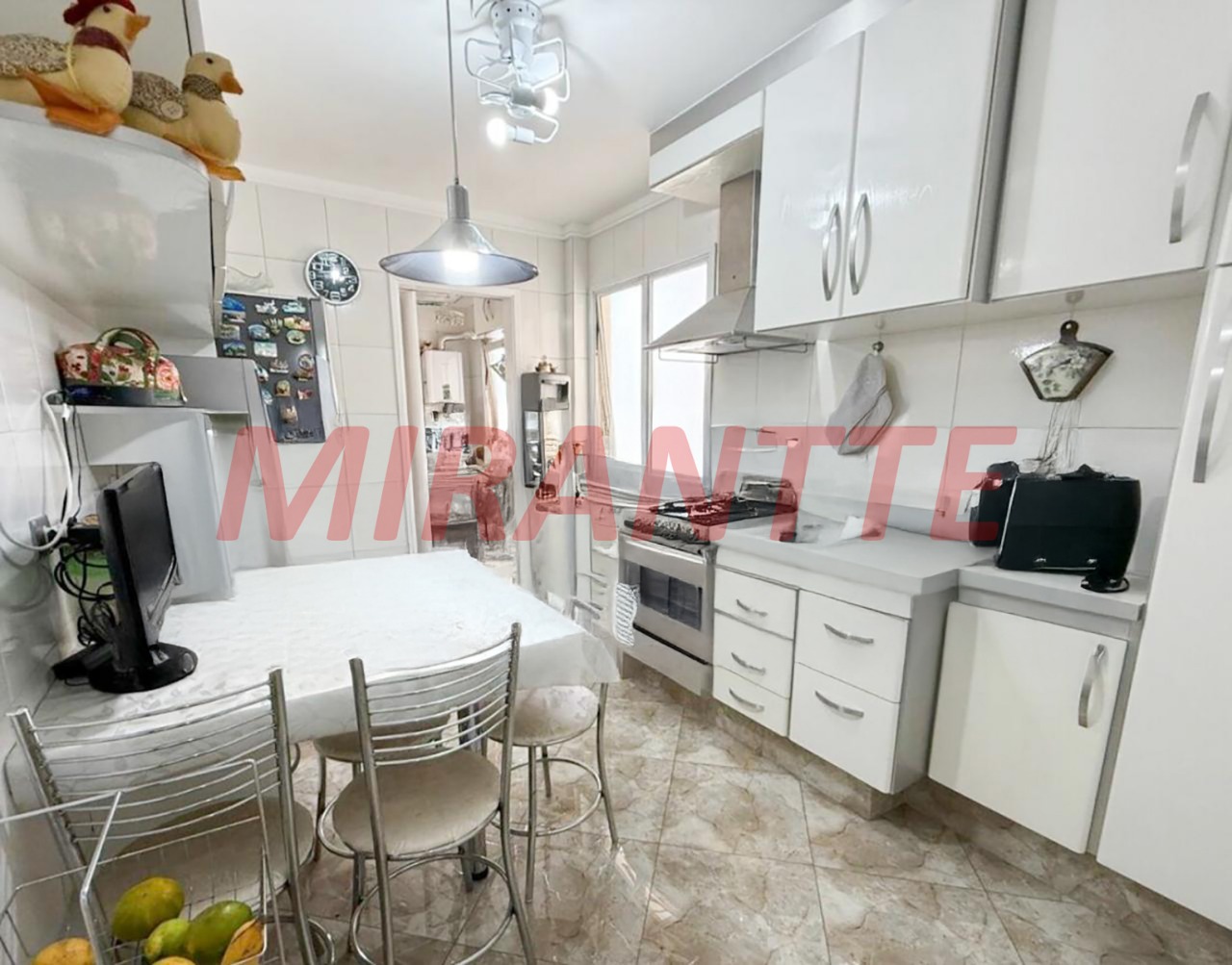 Apartamento de 86000m² com 3 quartos em Água Fria