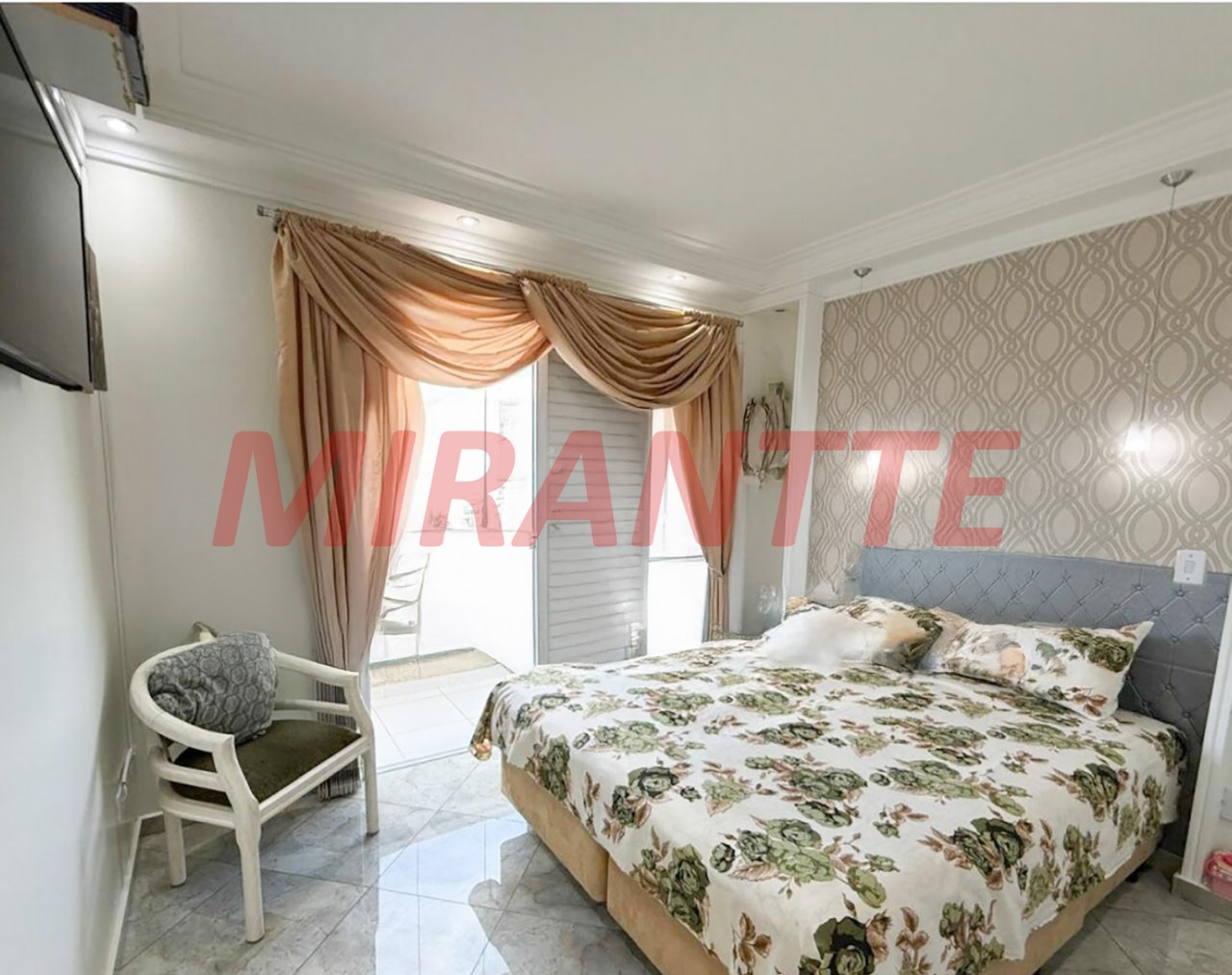 Apartamento de 86000m² com 3 quartos em Água Fria