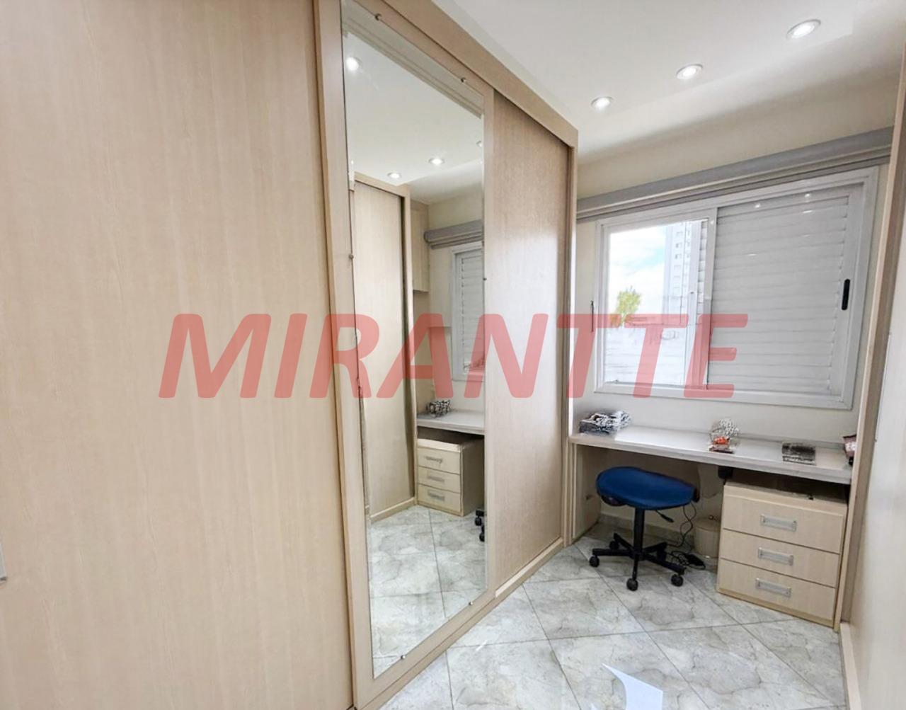 Apartamento de 86000m² com 3 quartos em Água Fria
