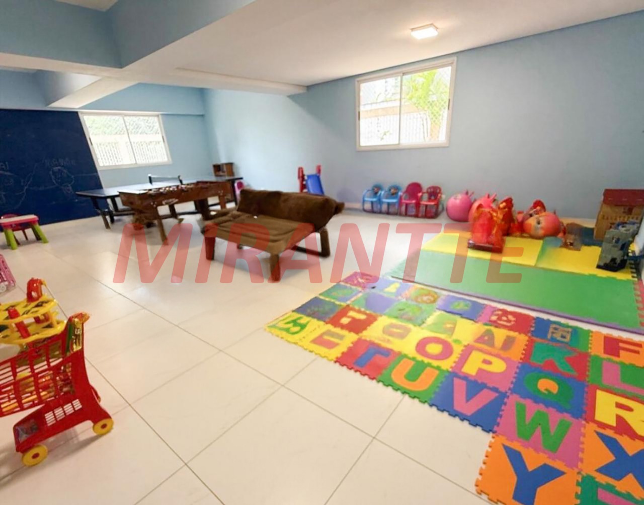 Apartamento de 86000m² com 3 quartos em Água Fria