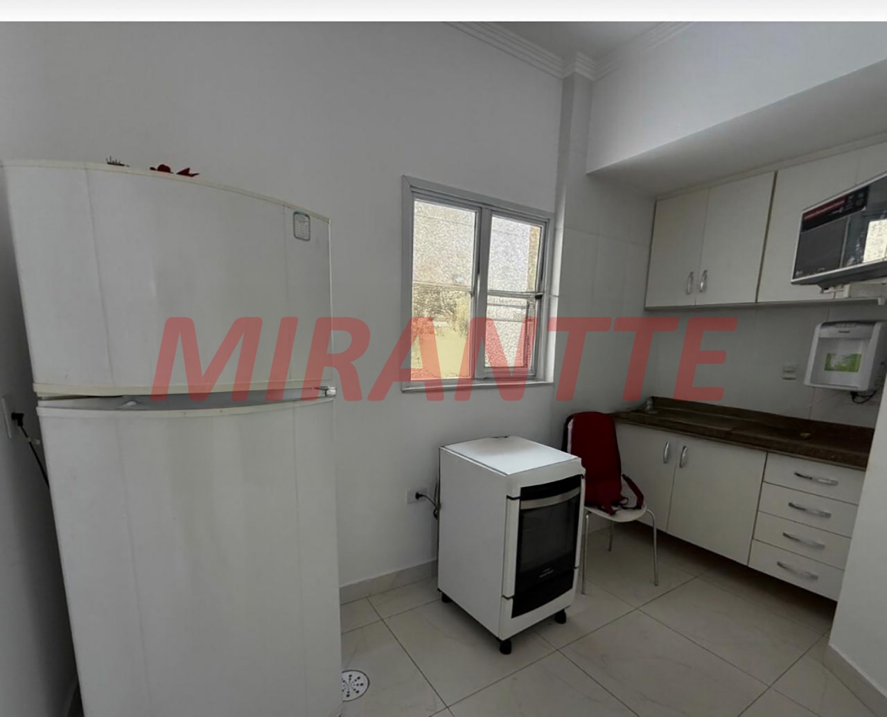 Apartamento de 86000m² com 3 quartos em Água Fria