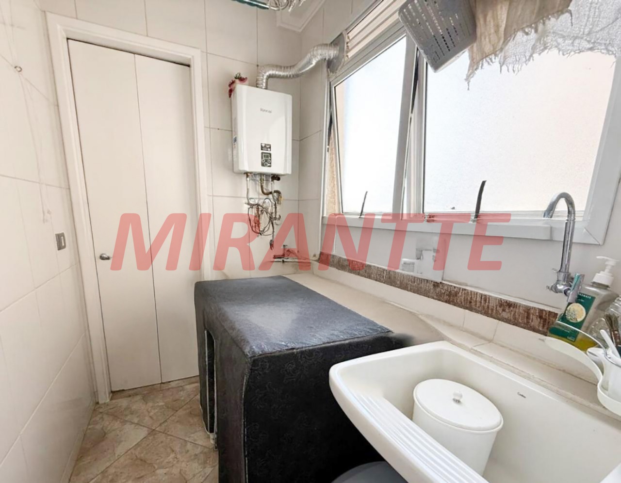 Apartamento de 86000m² com 3 quartos em Água Fria