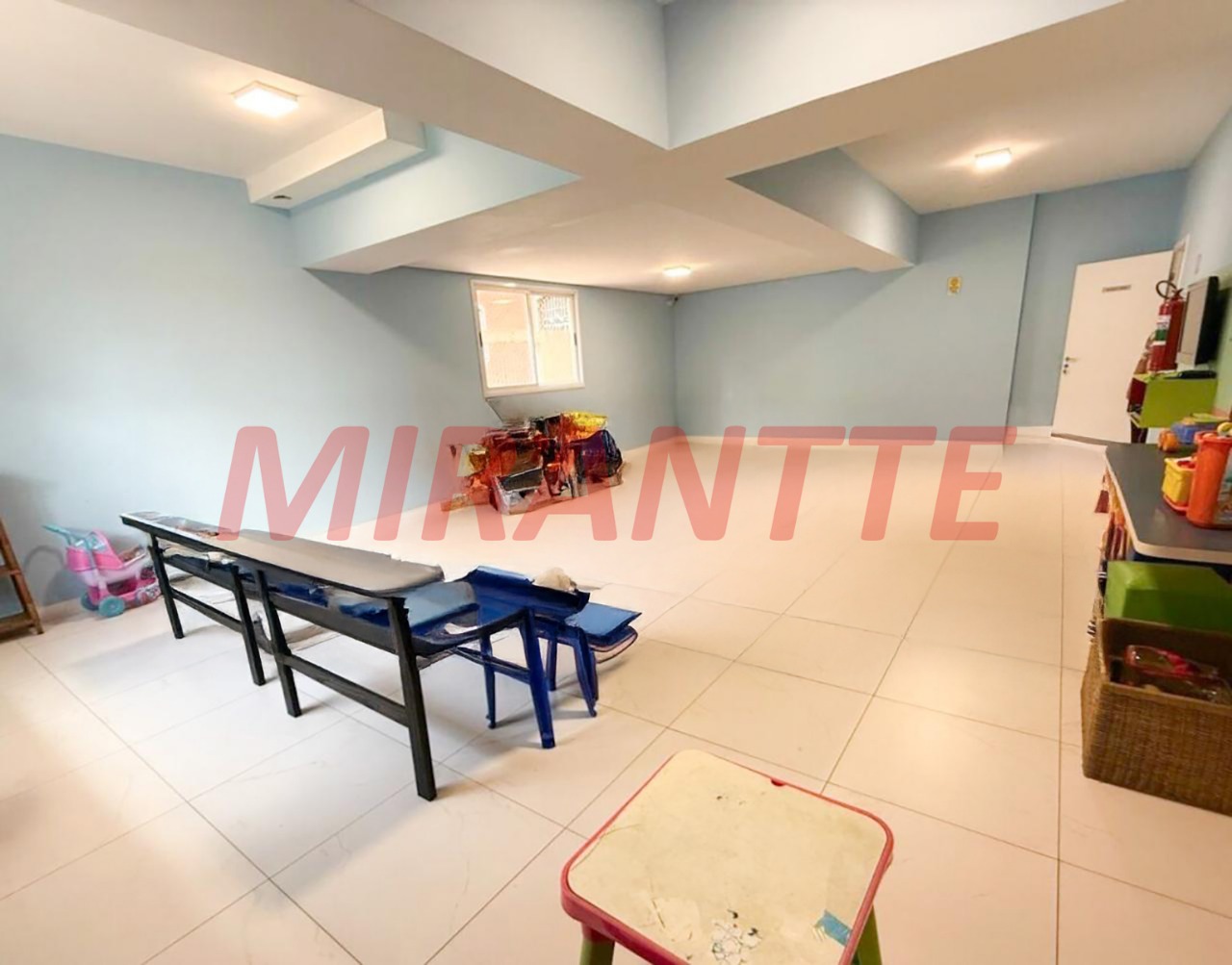 Apartamento de 86000m² com 3 quartos em Água Fria