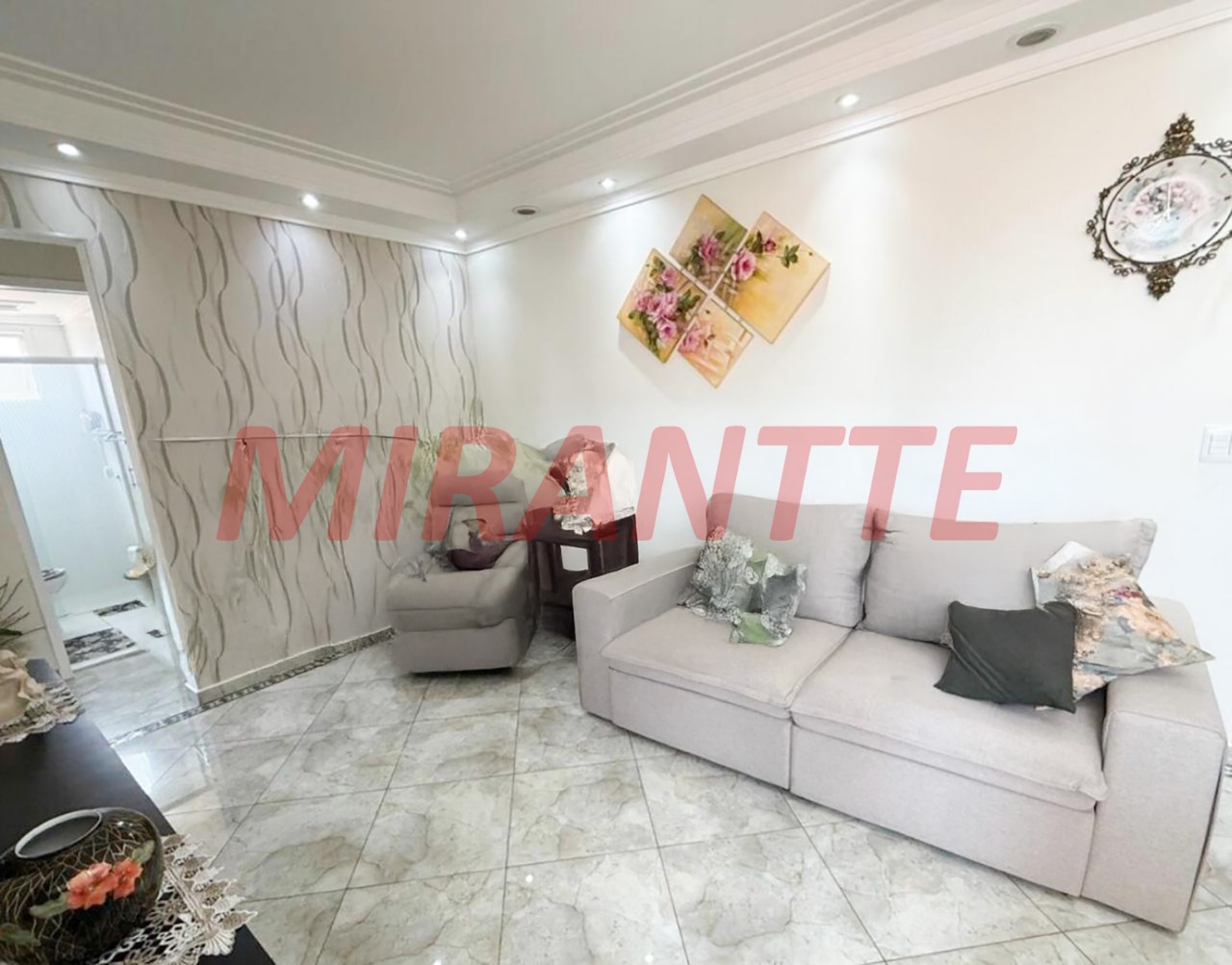Apartamento de 86000m² com 3 quartos em Água Fria
