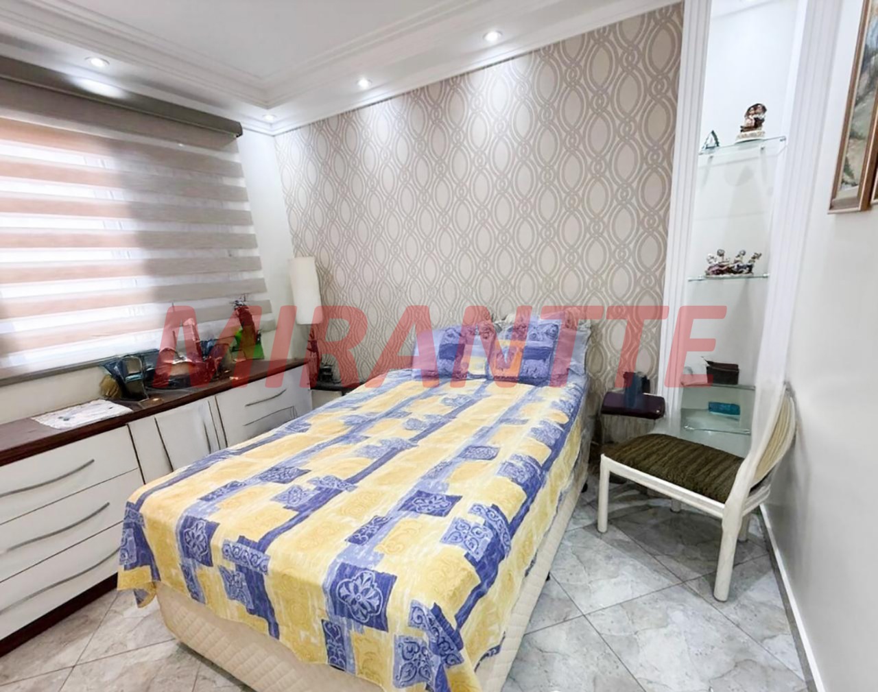 Apartamento de 86000m² com 3 quartos em Água Fria