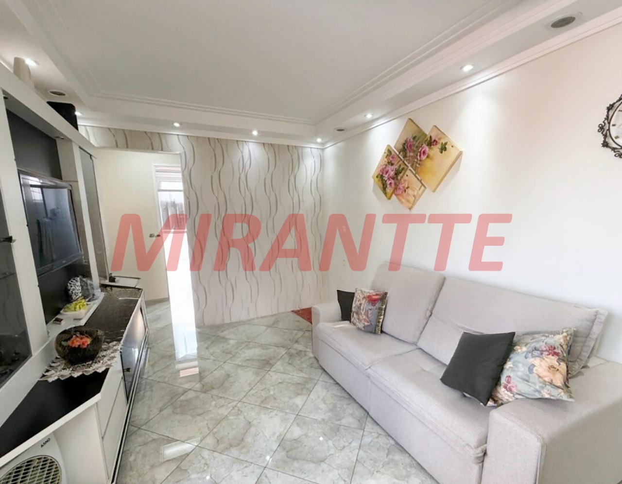 Apartamento de 86000m² com 3 quartos em Água Fria