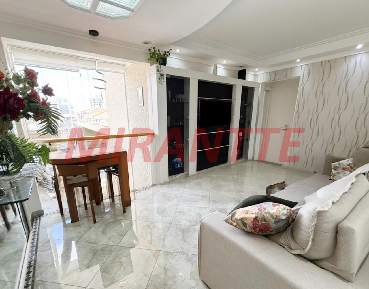 Apartamento de 86000m² com 3 quartos em Água Fria