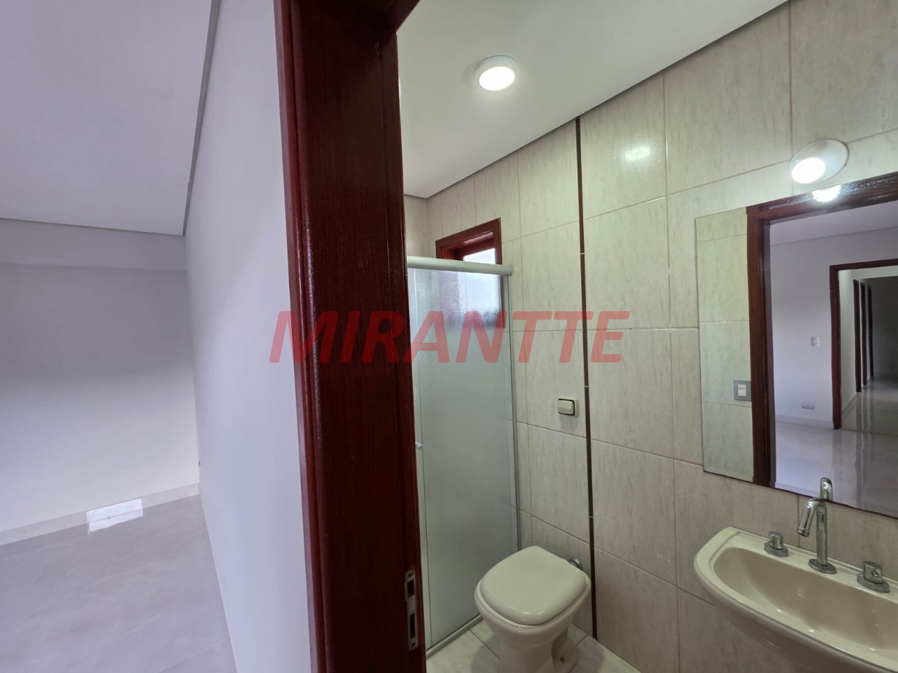 Cond. fechado de 400m² com 5 quartos em Caraguata