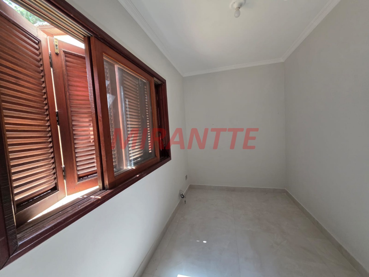 Cond. fechado de 400m² com 5 quartos em Caraguata