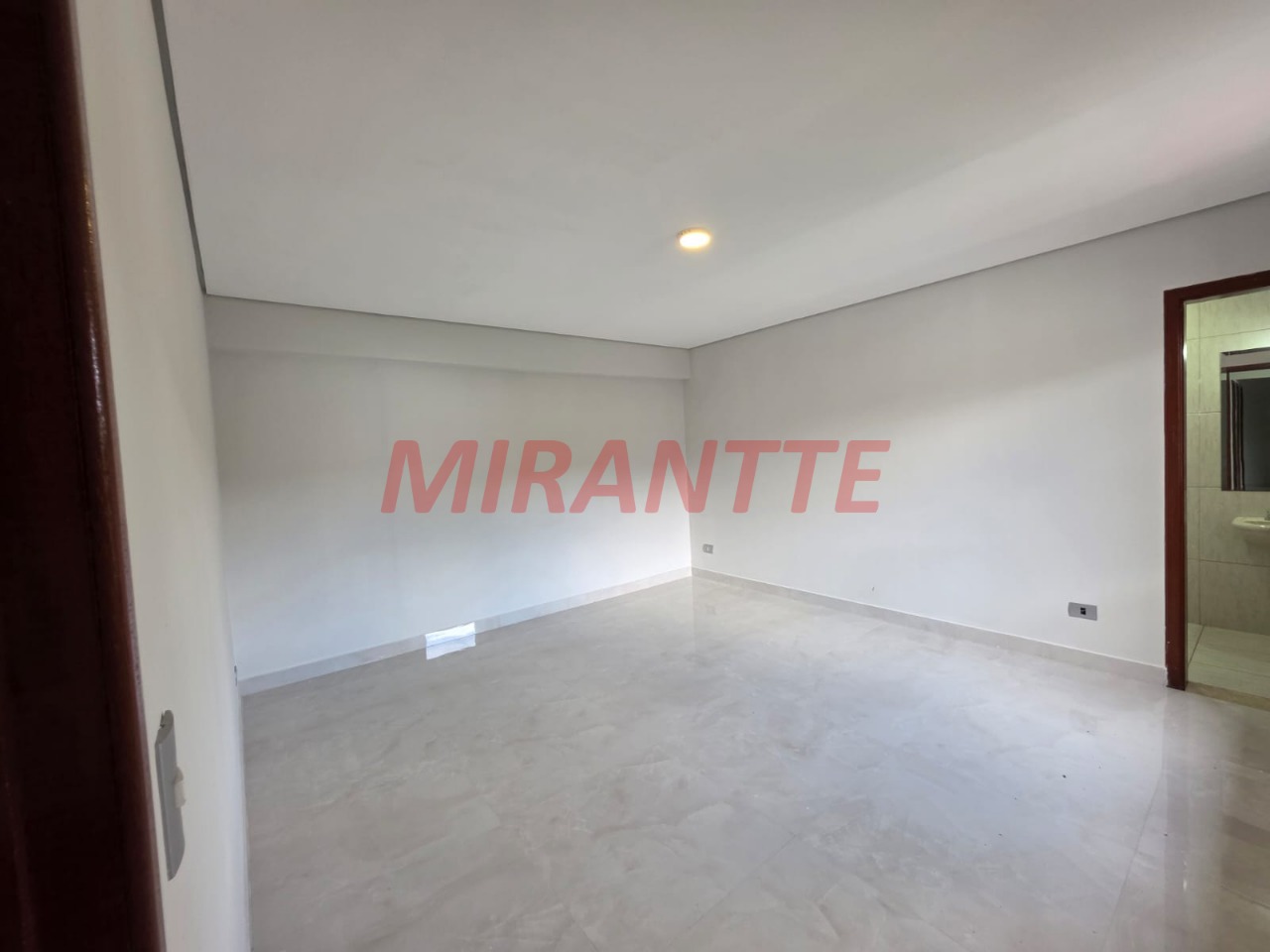 Cond. fechado de 400m² com 5 quartos em Caraguata