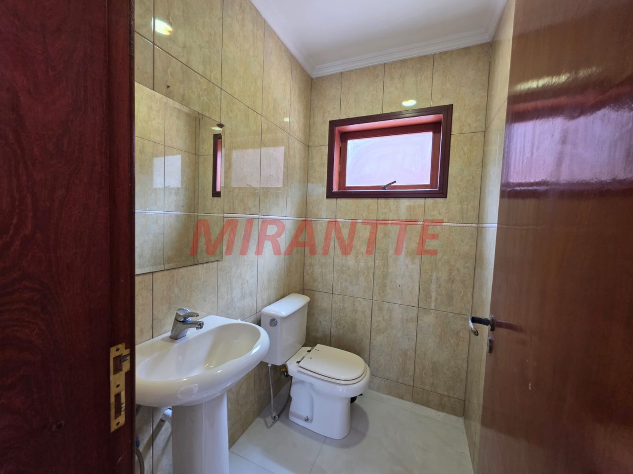 Cond. fechado de 400m² com 5 quartos em Caraguata