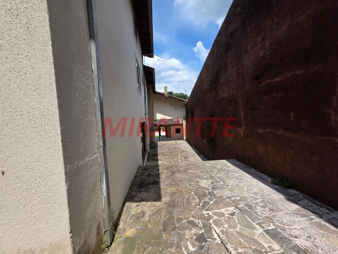 Cond. fechado de 400m² com 5 quartos em Caraguata