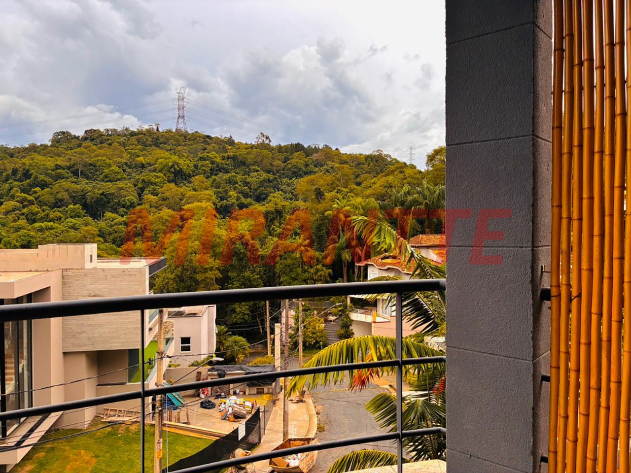 Cond. fechado de 444m² com 3 quartos em Vila Santos