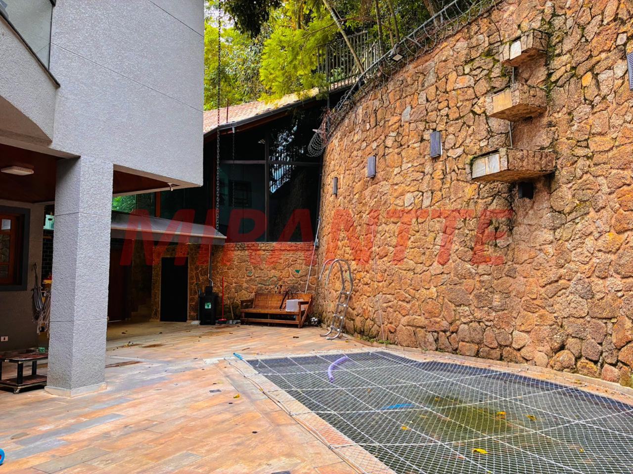 Cond. fechado de 444m² com 3 quartos em Vila Santos