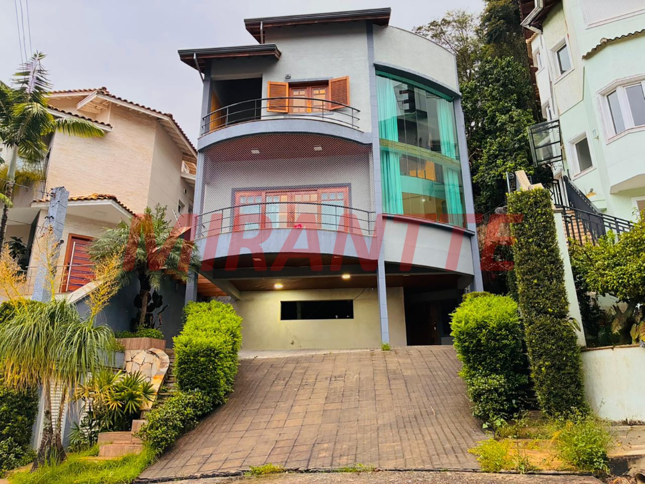 Cond. fechado de 444m² com 3 quartos em Vila Santos