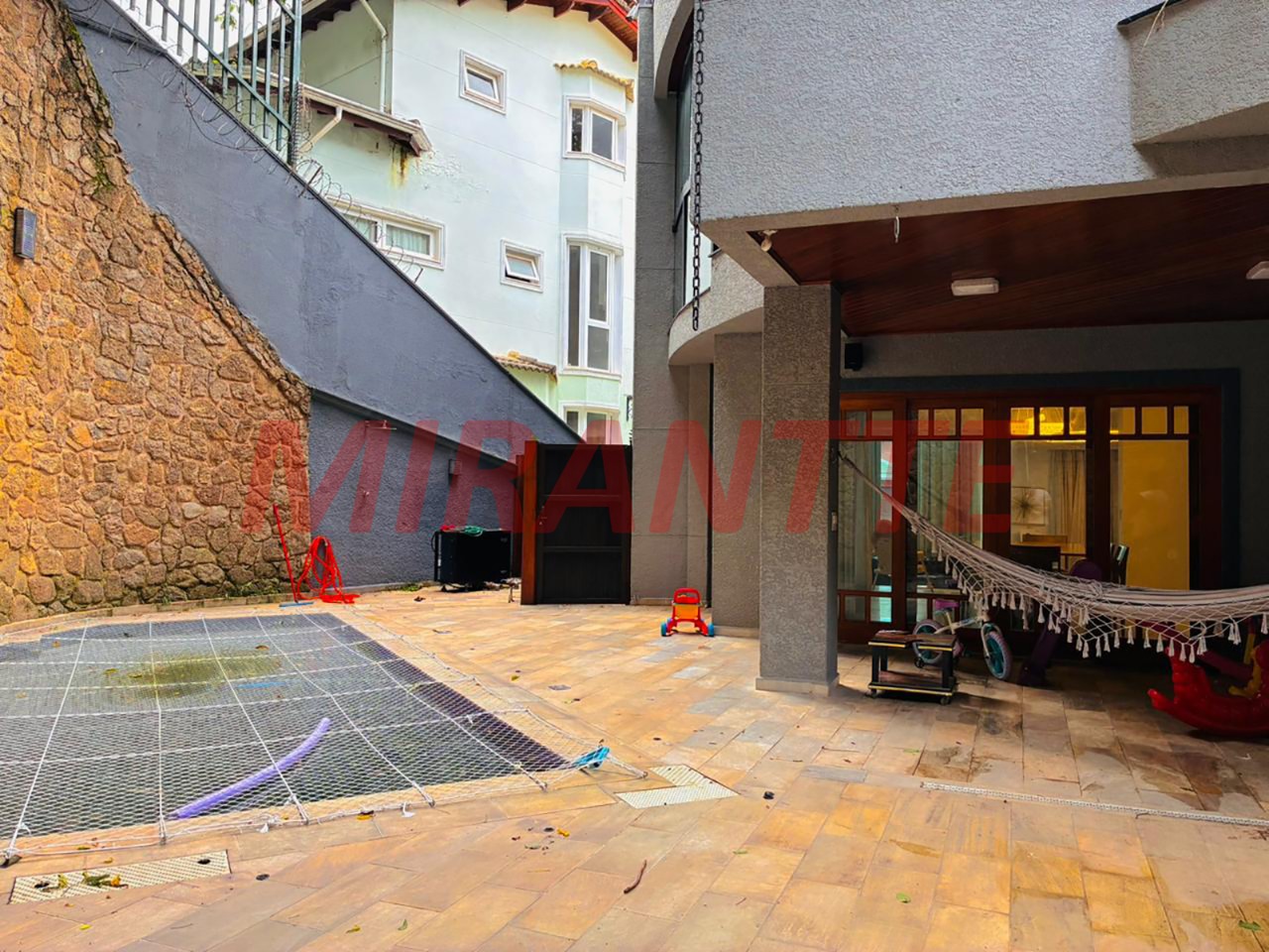 Cond. fechado de 444m² com 3 quartos em Vila Santos