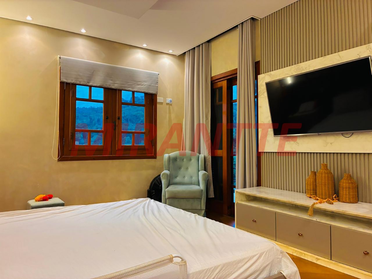 Cond. fechado de 444m² com 3 quartos em Vila Santos