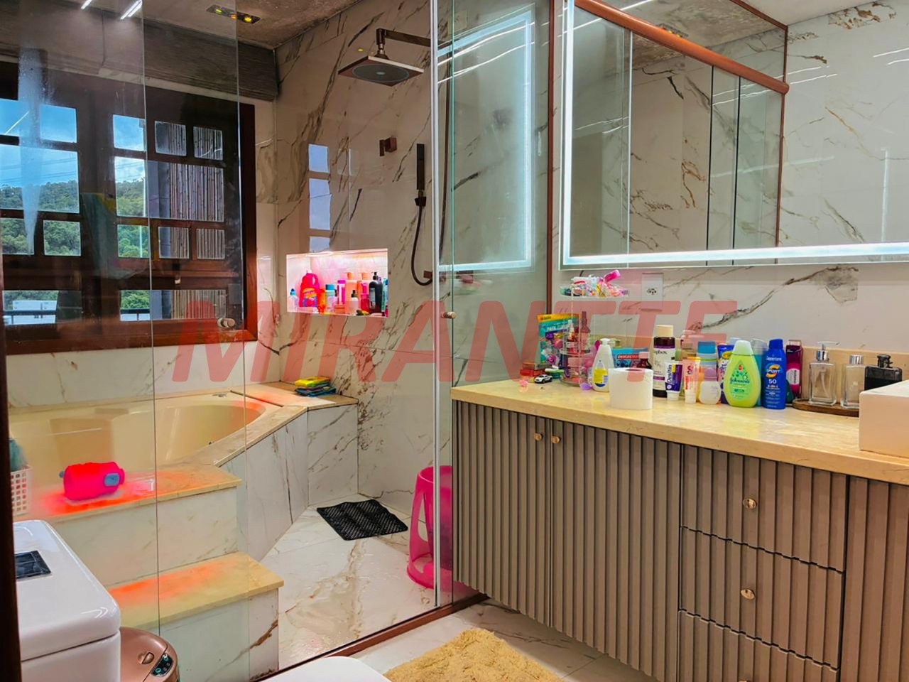 Cond. fechado de 444m² com 3 quartos em Vila Santos