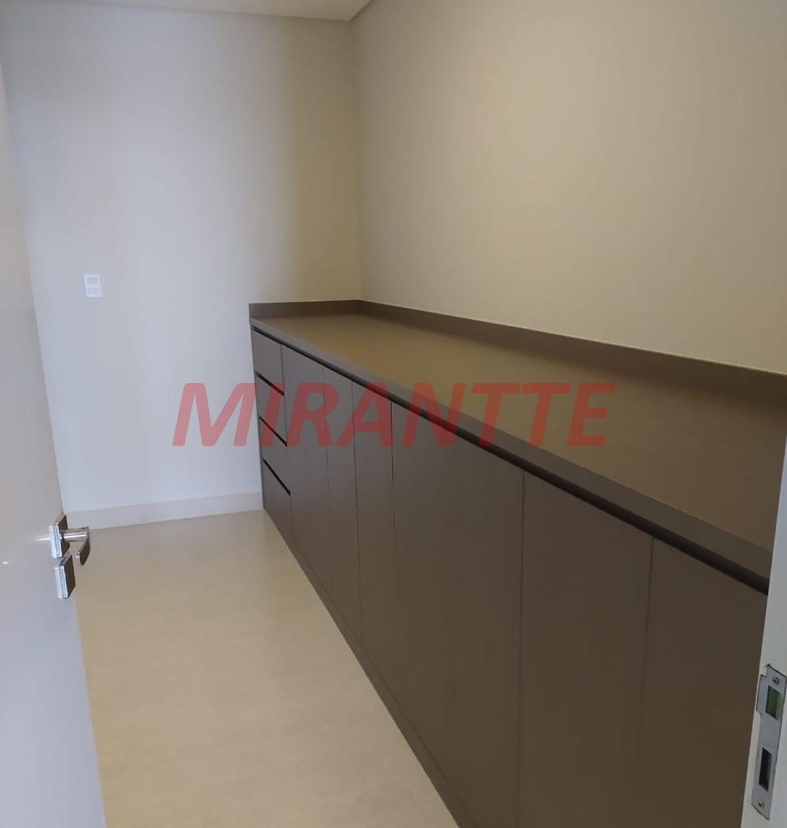 Cond. fechado de 363.47m² com 4 quartos em Caraguata