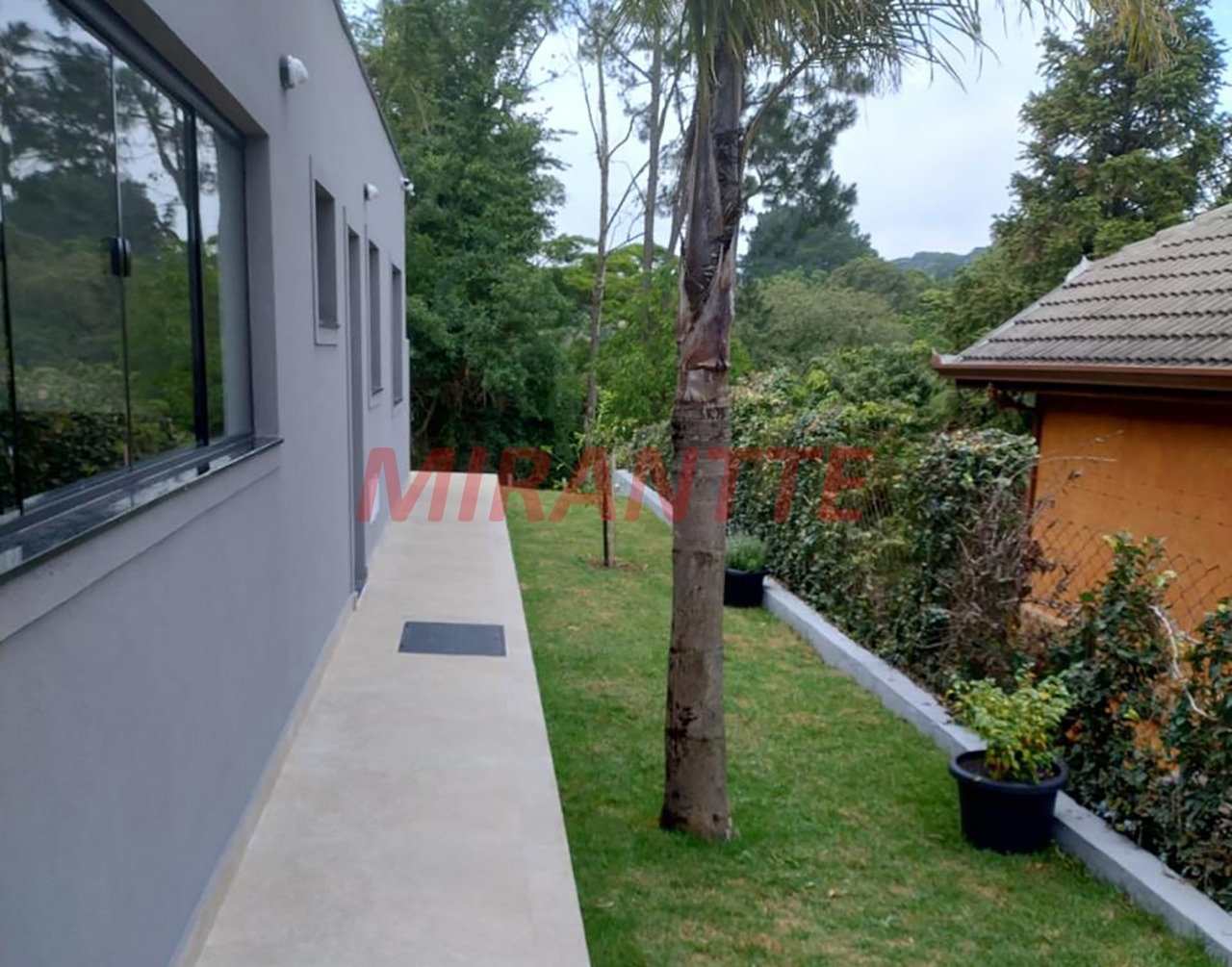 Cond. fechado de 363.47m² com 4 quartos em Caraguata