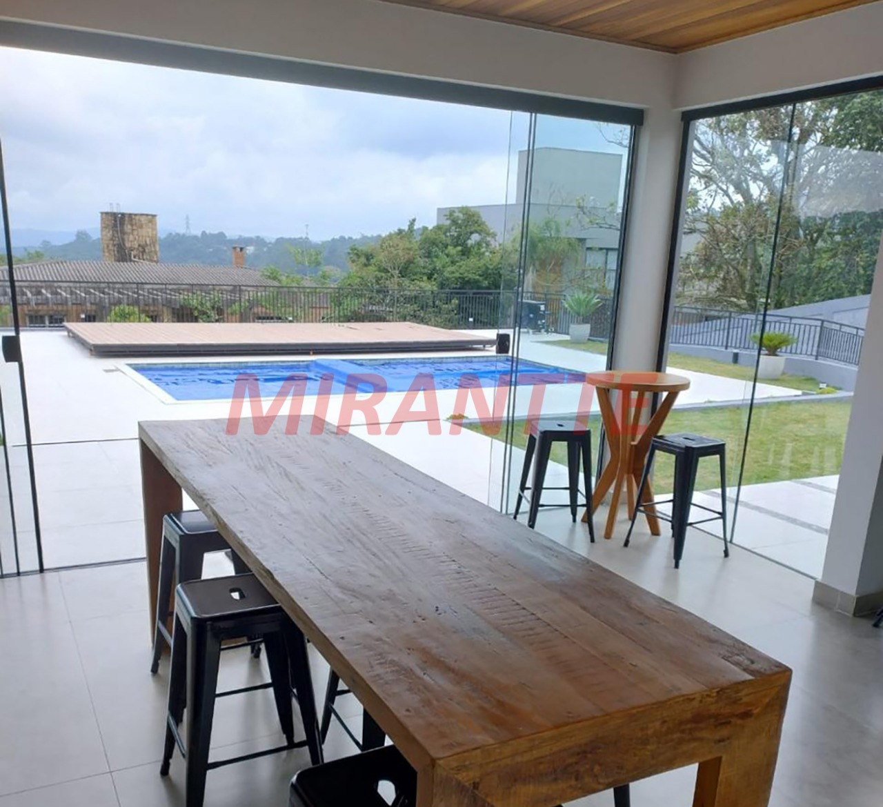 Cond. fechado de 363.47m² com 4 quartos em Caraguata