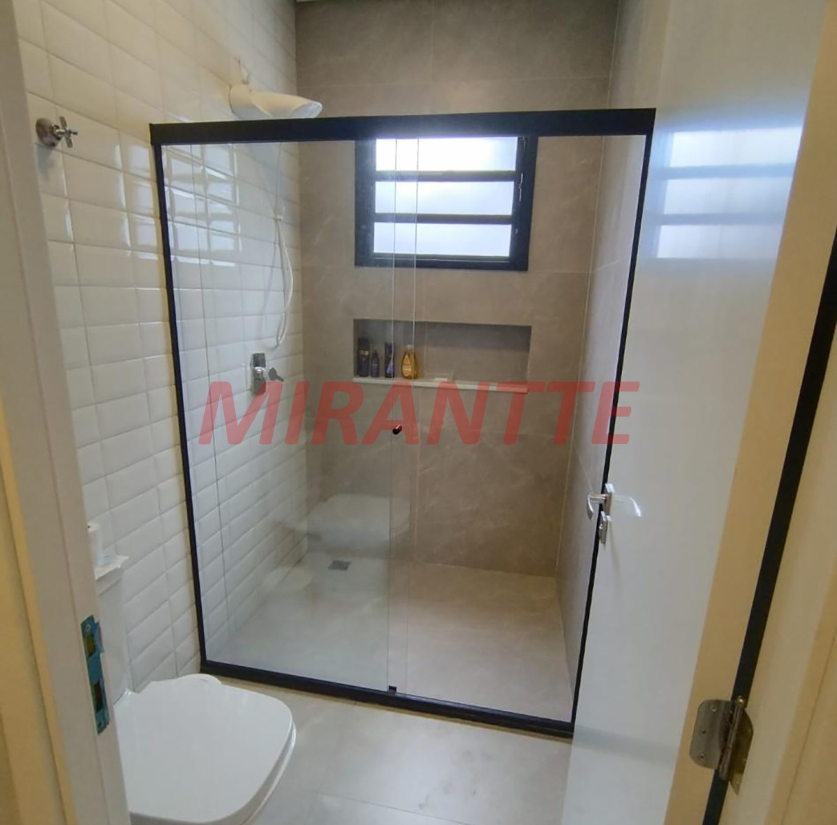 Cond. fechado de 363.47m² com 4 quartos em Caraguata