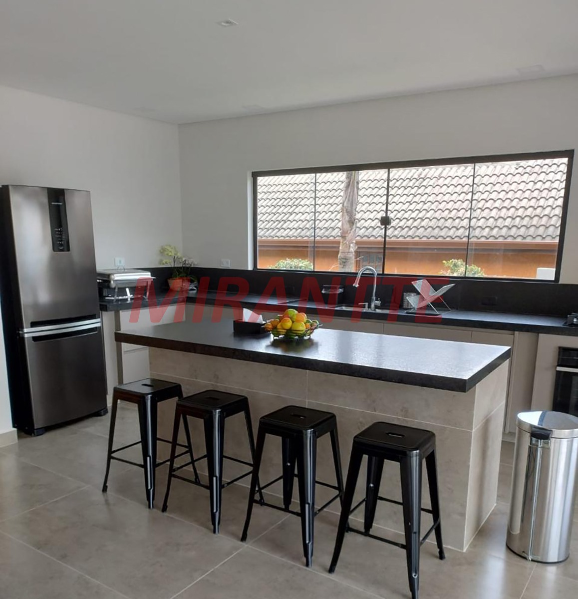 Cond. fechado de 363.47m² com 4 quartos em Caraguata