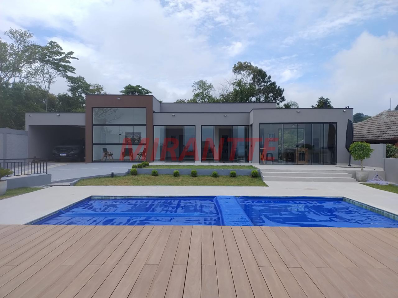 Cond. fechado de 363.47m² com 4 quartos em Caraguata