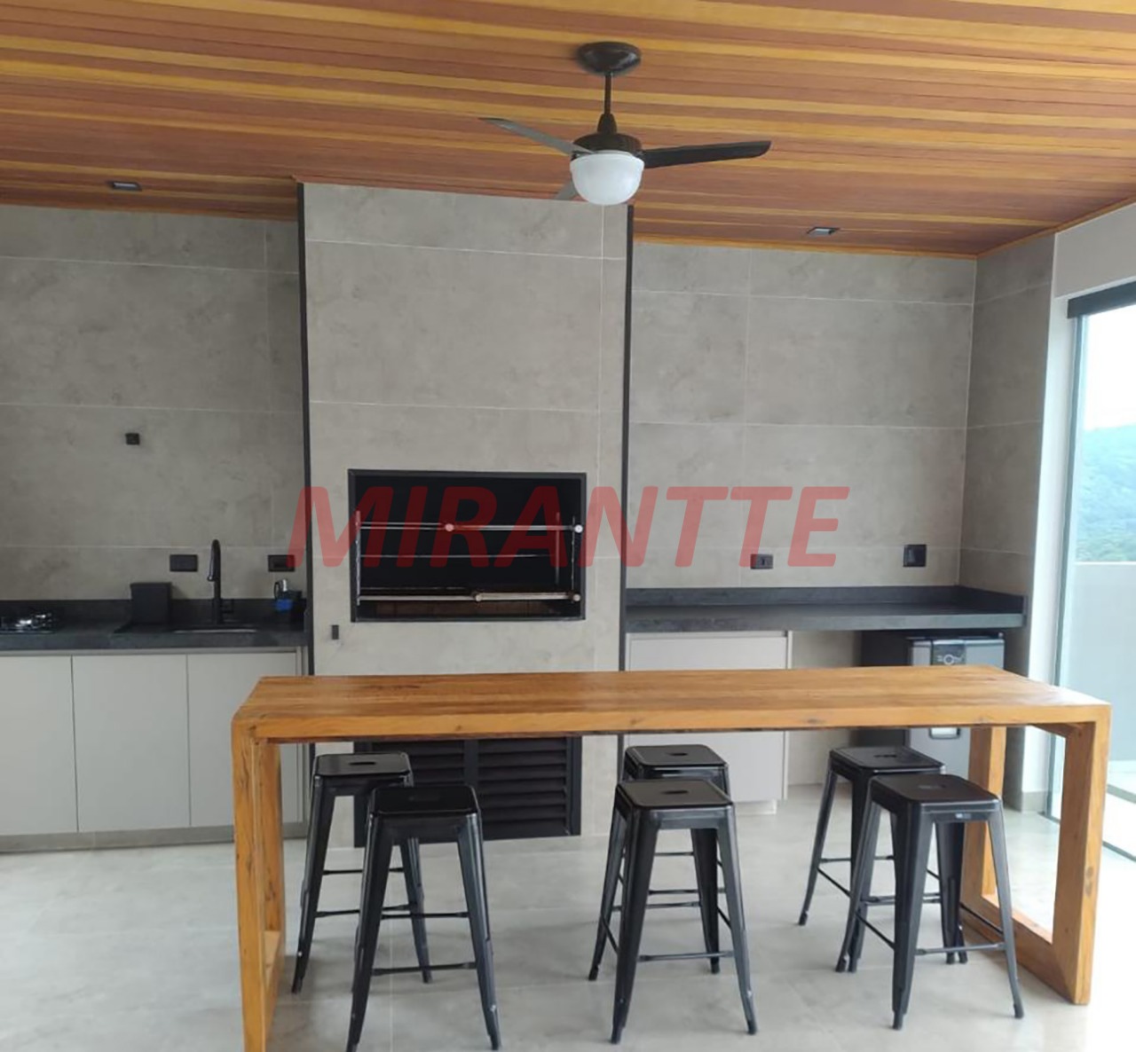 Cond. fechado de 363.47m² com 4 quartos em Caraguata