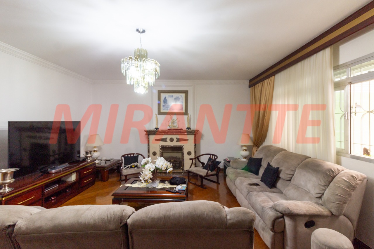 Sobrado de 293m² com 4 quartos em Jardim Guapíra