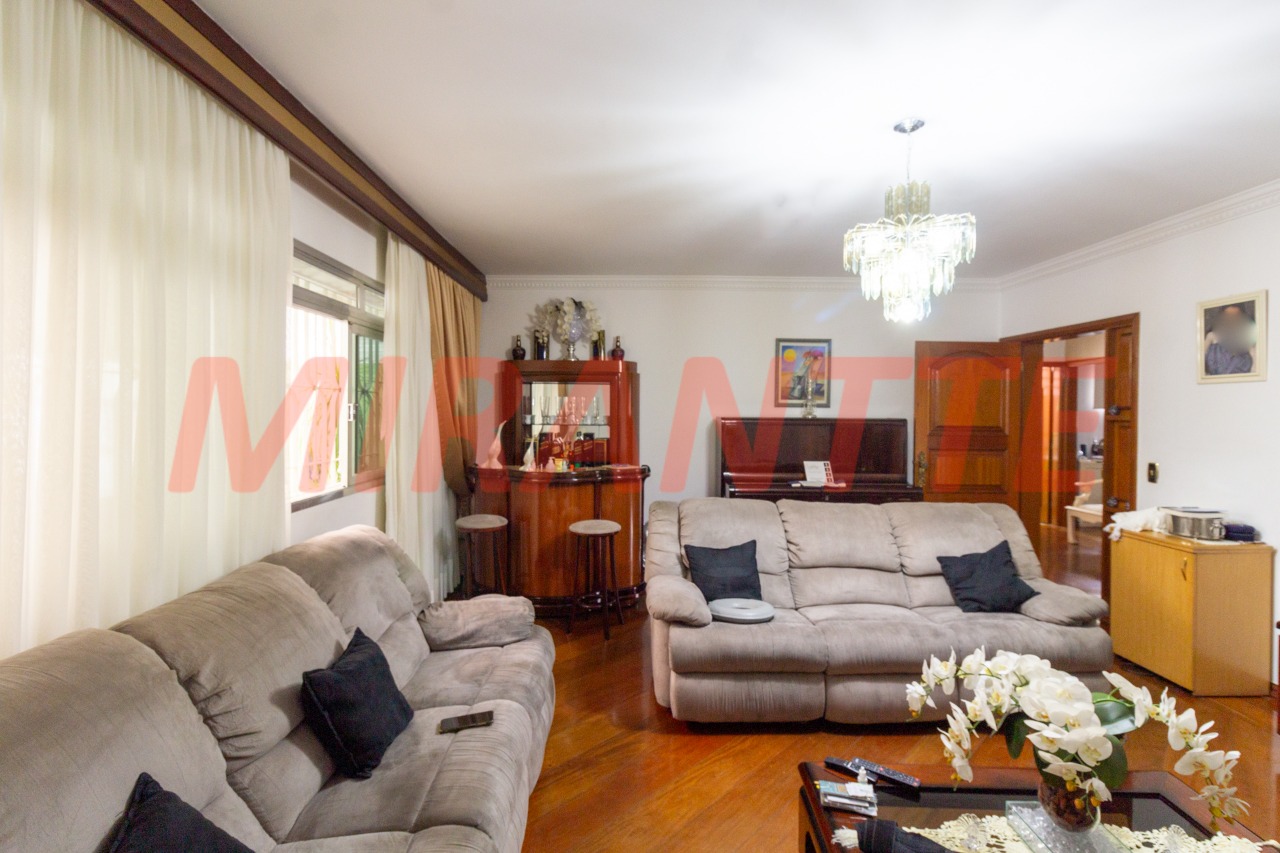 Sobrado de 293m² com 4 quartos em Jardim Guapíra
