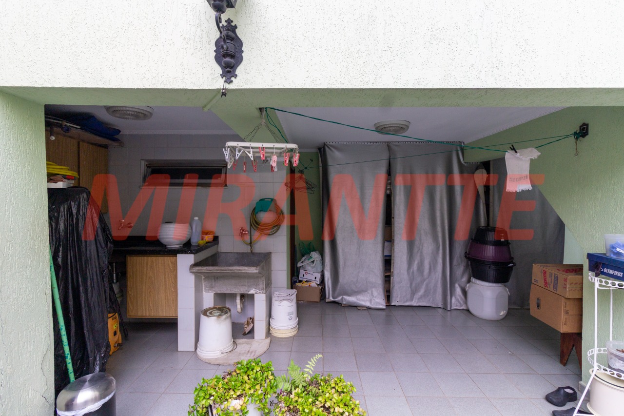 Sobrado de 293m² com 4 quartos em Jardim Guapíra