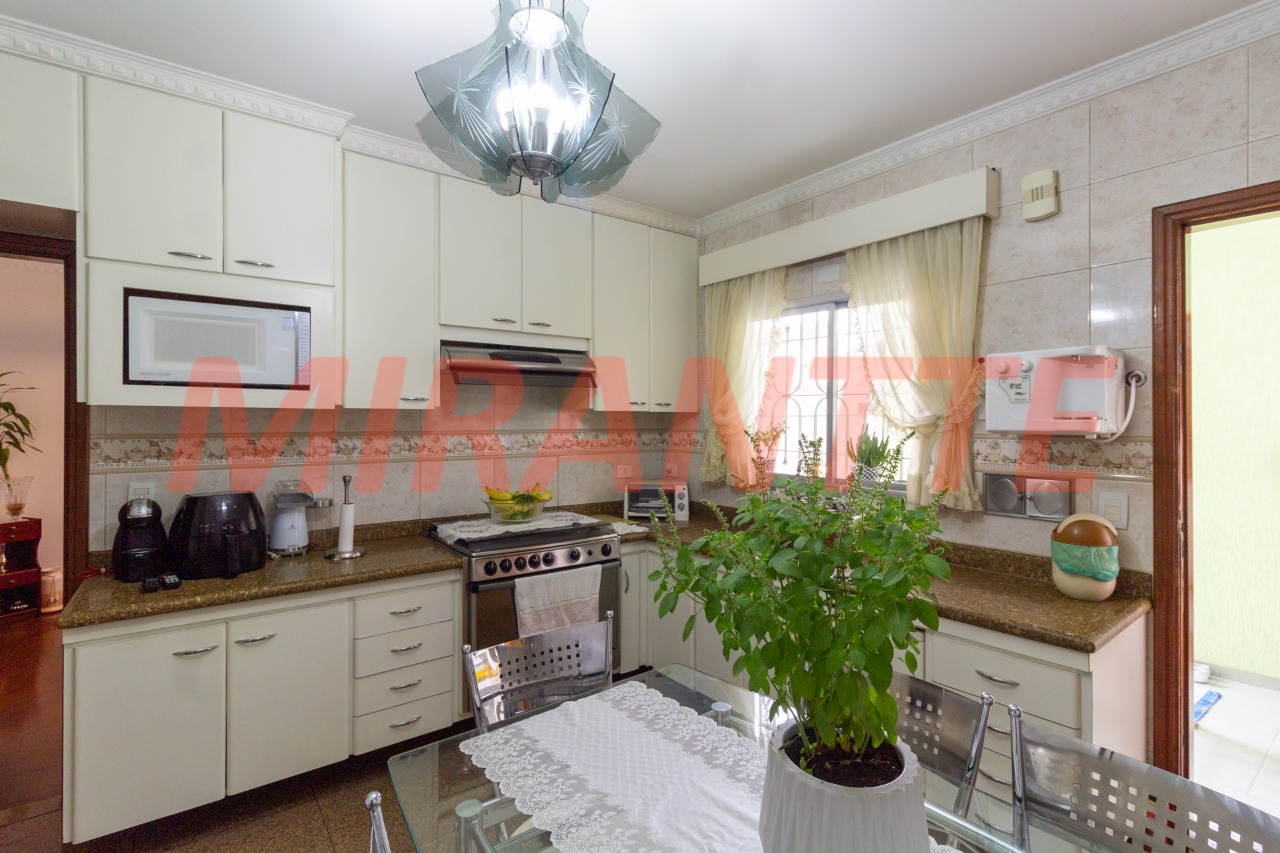 Sobrado de 293m² com 4 quartos em Jardim Guapíra