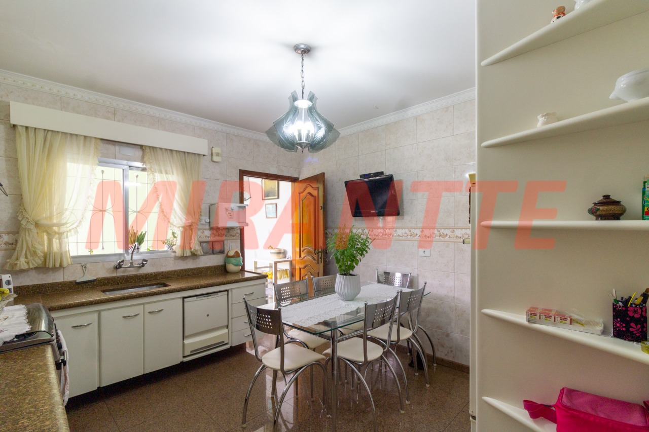 Sobrado de 293m² com 4 quartos em Jardim Guapíra