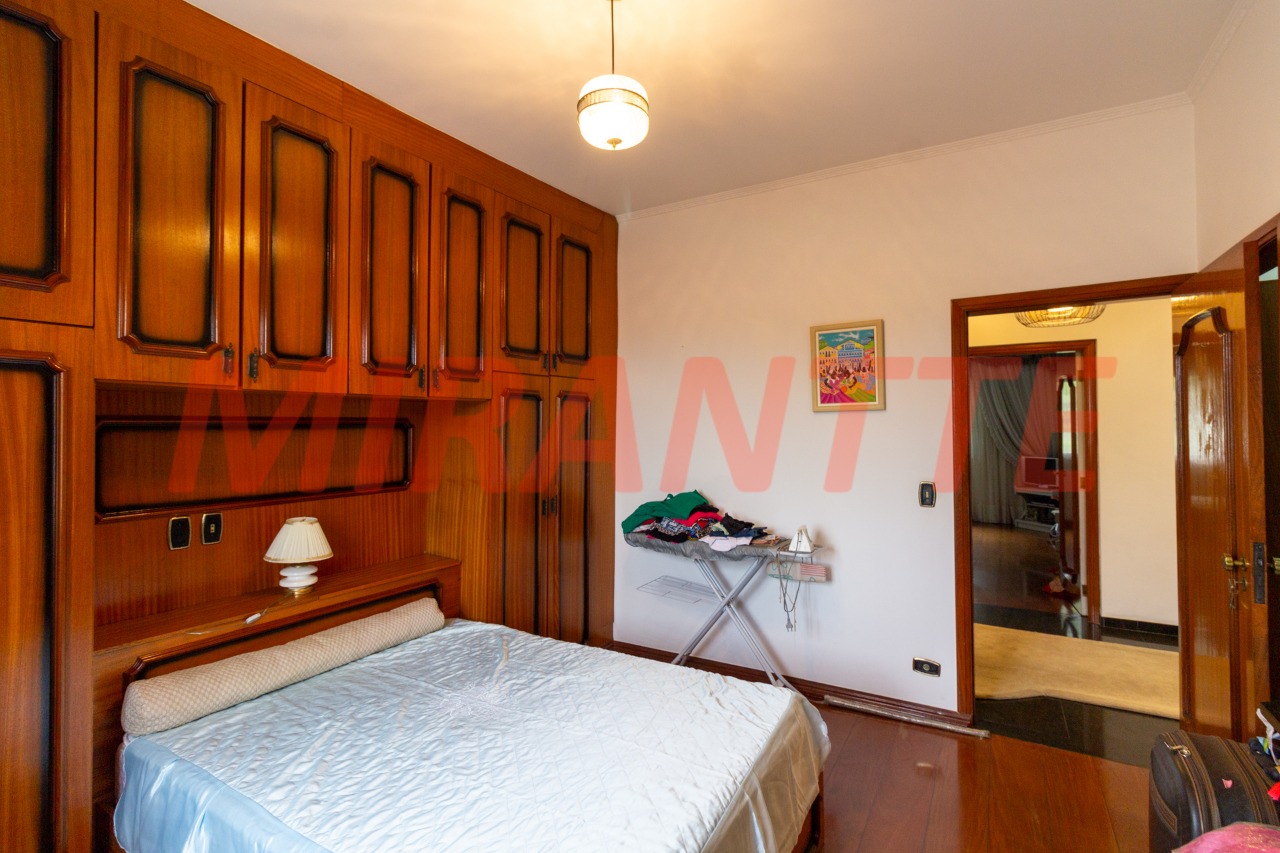 Sobrado de 293m² com 4 quartos em Jardim Guapíra
