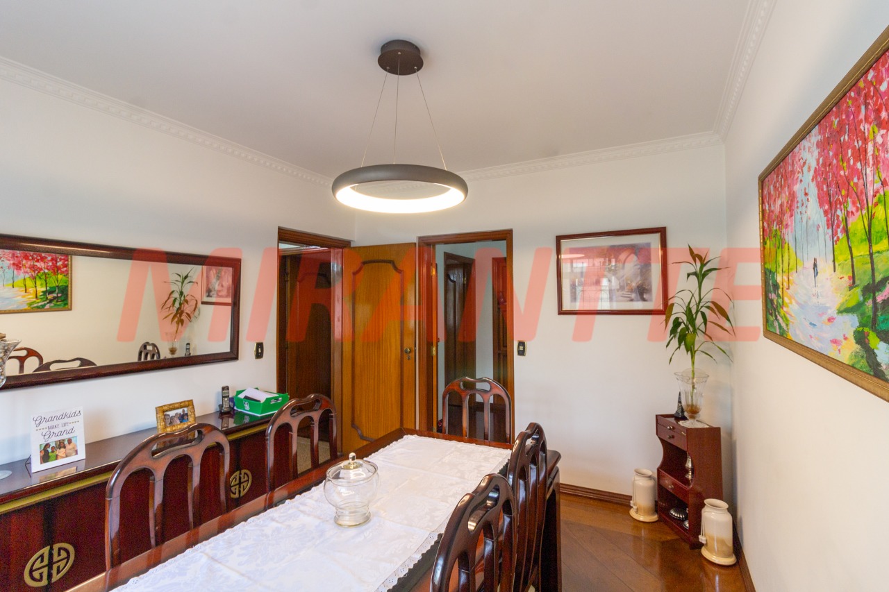 Sobrado de 293m² com 4 quartos em Jardim Guapíra
