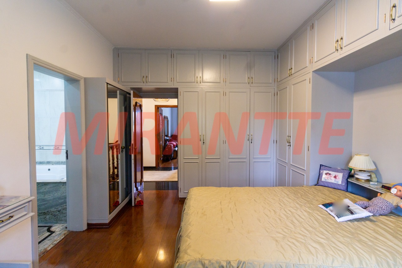 Sobrado de 293m² com 4 quartos em Jardim Guapíra