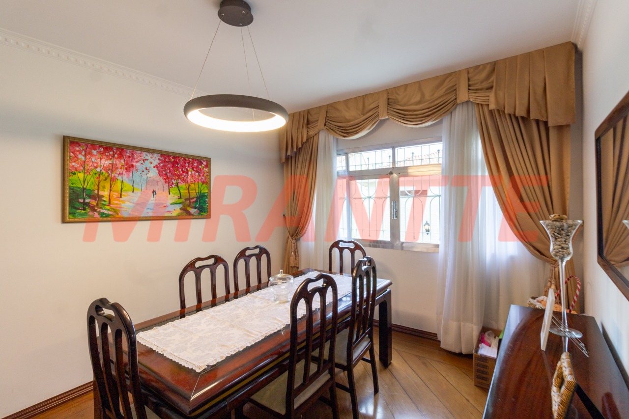 Sobrado de 293m² com 4 quartos em Jardim Guapíra
