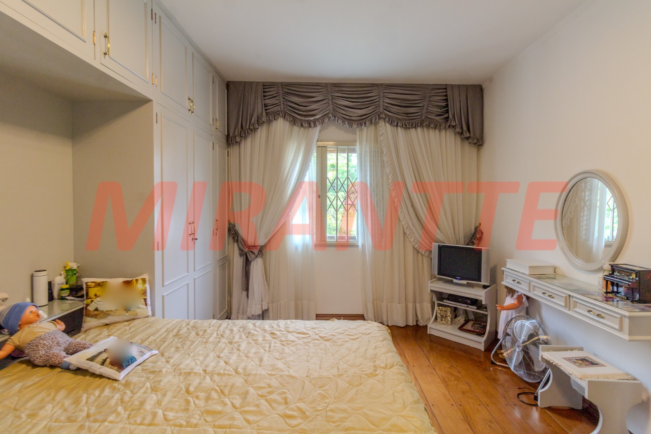 Sobrado de 293m² com 4 quartos em Jardim Guapíra