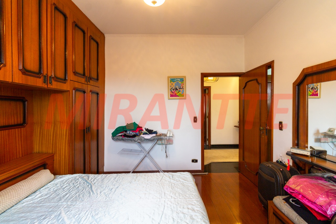 Sobrado de 293m² com 4 quartos em Jardim Guapíra