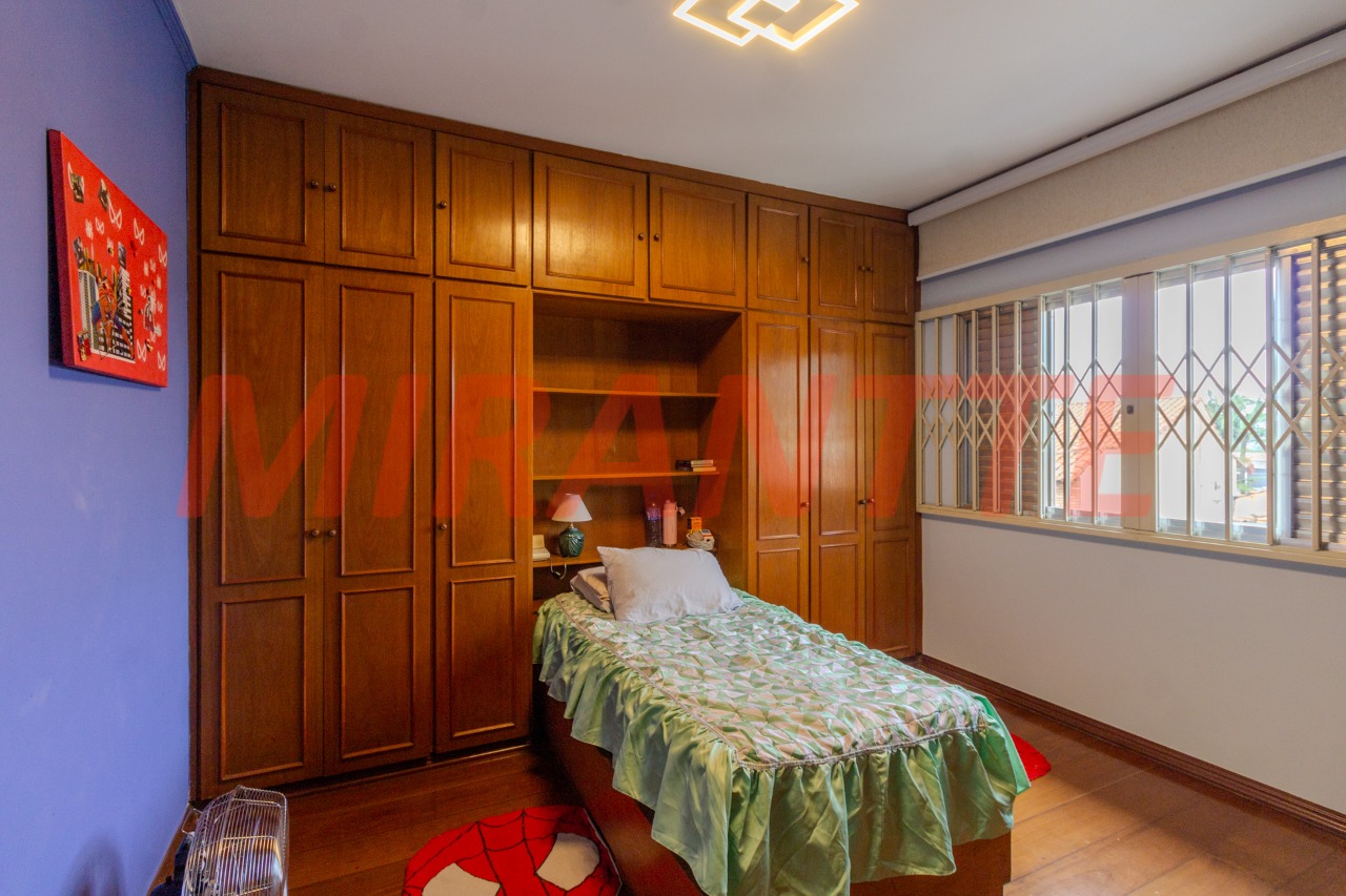 Sobrado de 293m² com 4 quartos em Jardim Guapíra