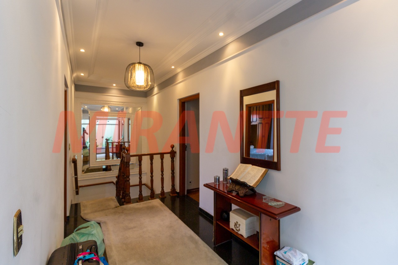 Sobrado de 293m² com 4 quartos em Jardim Guapíra