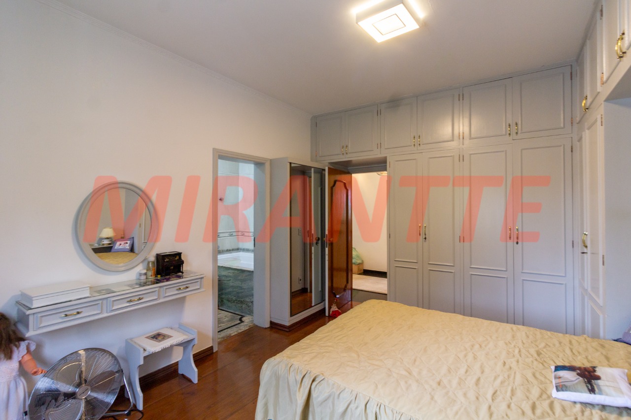 Sobrado de 293m² com 4 quartos em Jardim Guapíra