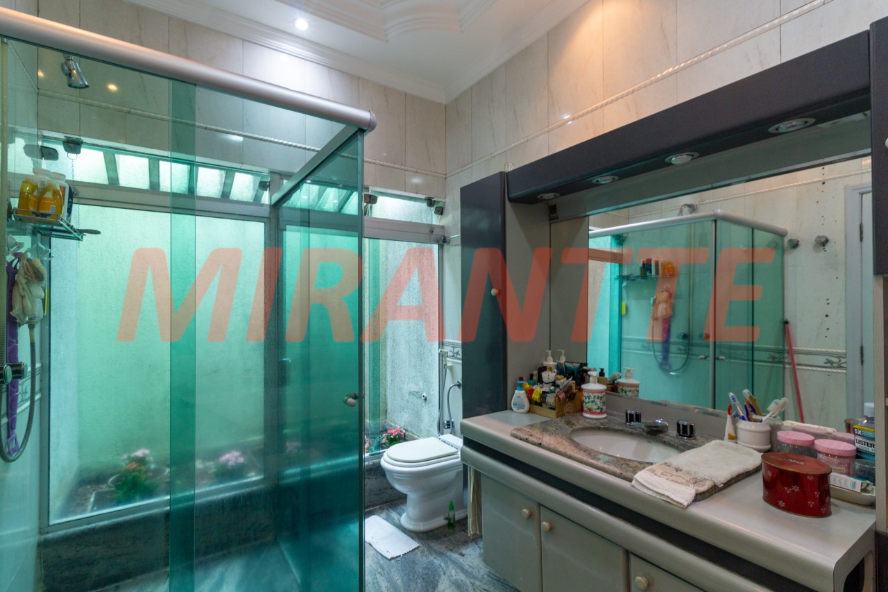 Sobrado de 293m² com 4 quartos em Jardim Guapíra