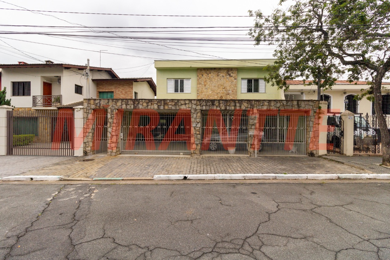 Sobrado de 293m² com 4 quartos em Jardim Guapíra