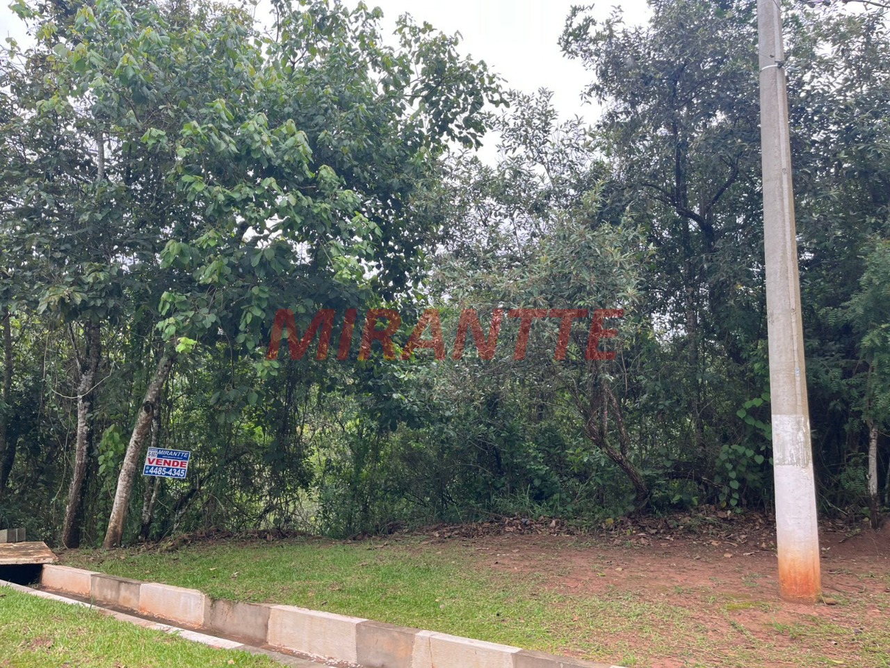 Terreno de 1.01m² em Caraguata