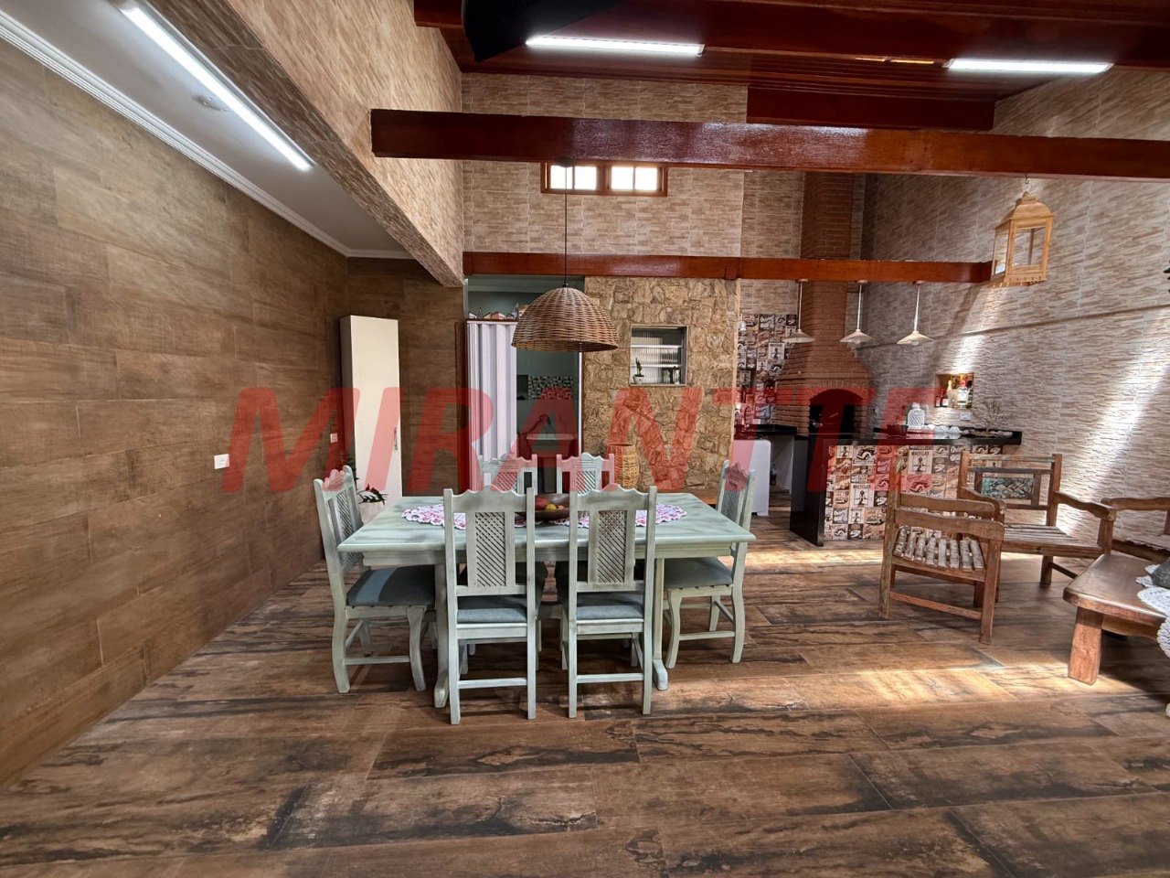 Sobrado de 302m² com 3 quartos em Jardim Palmira