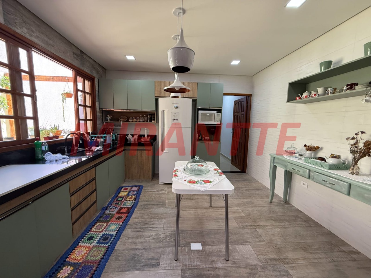 Sobrado de 302m² com 3 quartos em Jardim Palmira